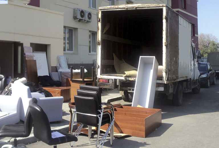 Заказать грузовую машину для транспортировки личныx вещей : Вещи из Хабаровска в Санкт-Петербург