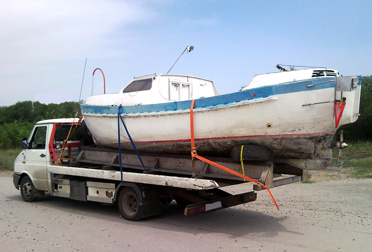 Сколько стоит транспортировать катер  из Краснодара в Севастополь